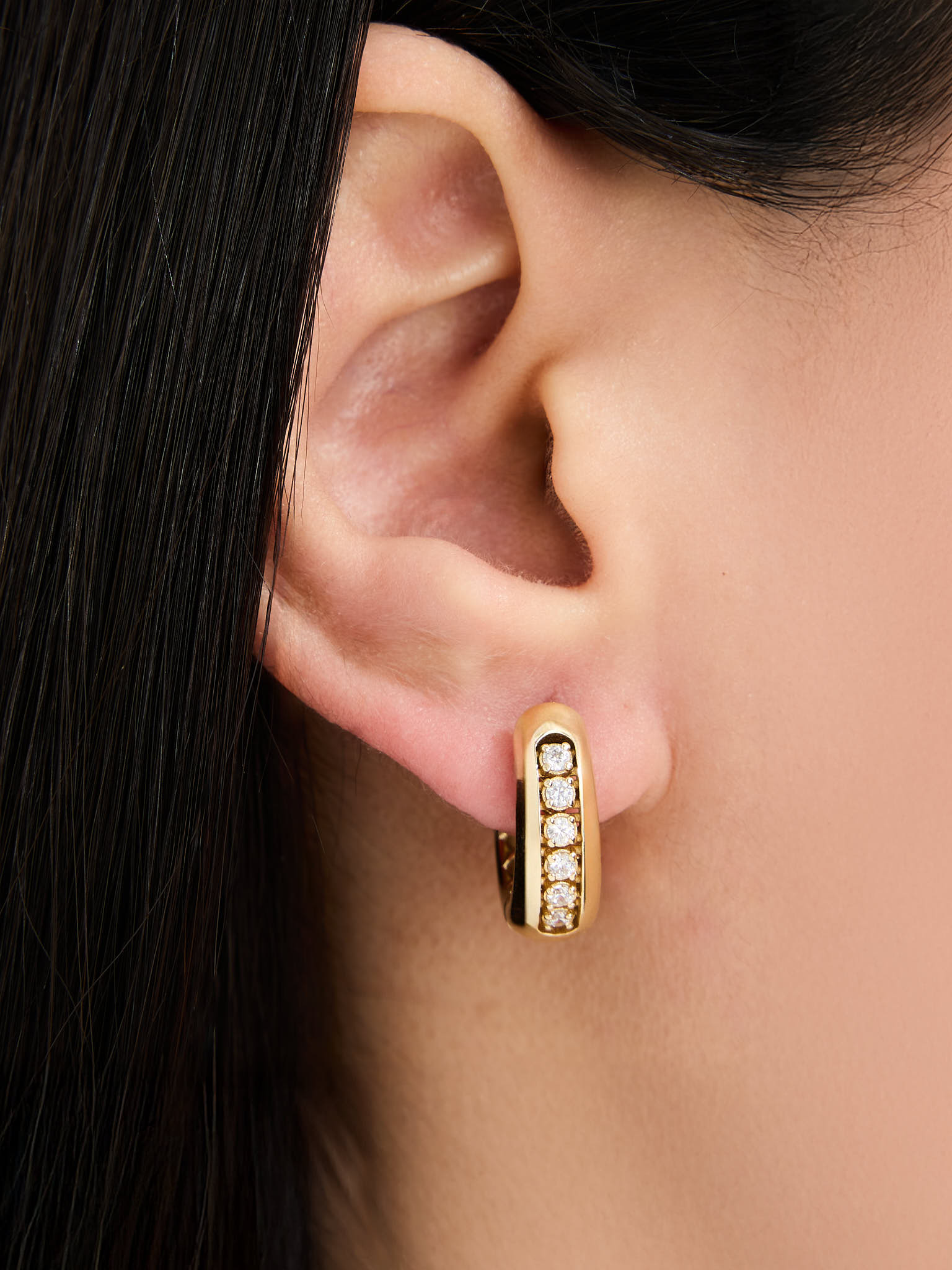 7.73 Gr. Ayanda Altın Huggie Küpe