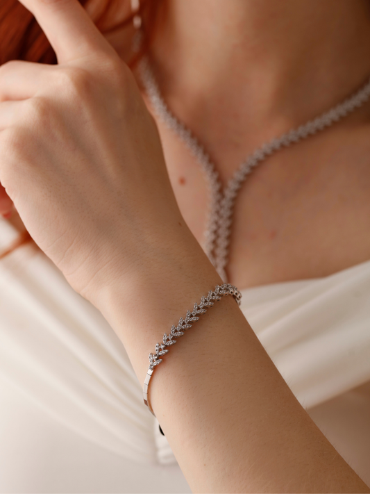 Bride Beyaz Altın Lale Desen Bileklik
