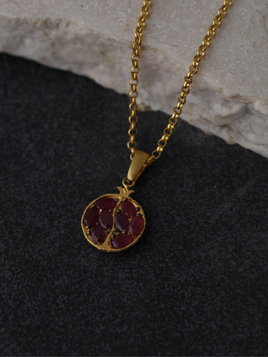 9.57 Gr. Ruby Land Altın Kolye
