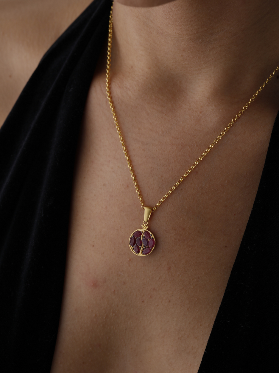 9.57 Gr. Ruby Land Altın Kolye