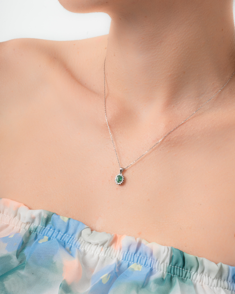 0.97 Karat Bush Pırlanta Stud Küpe