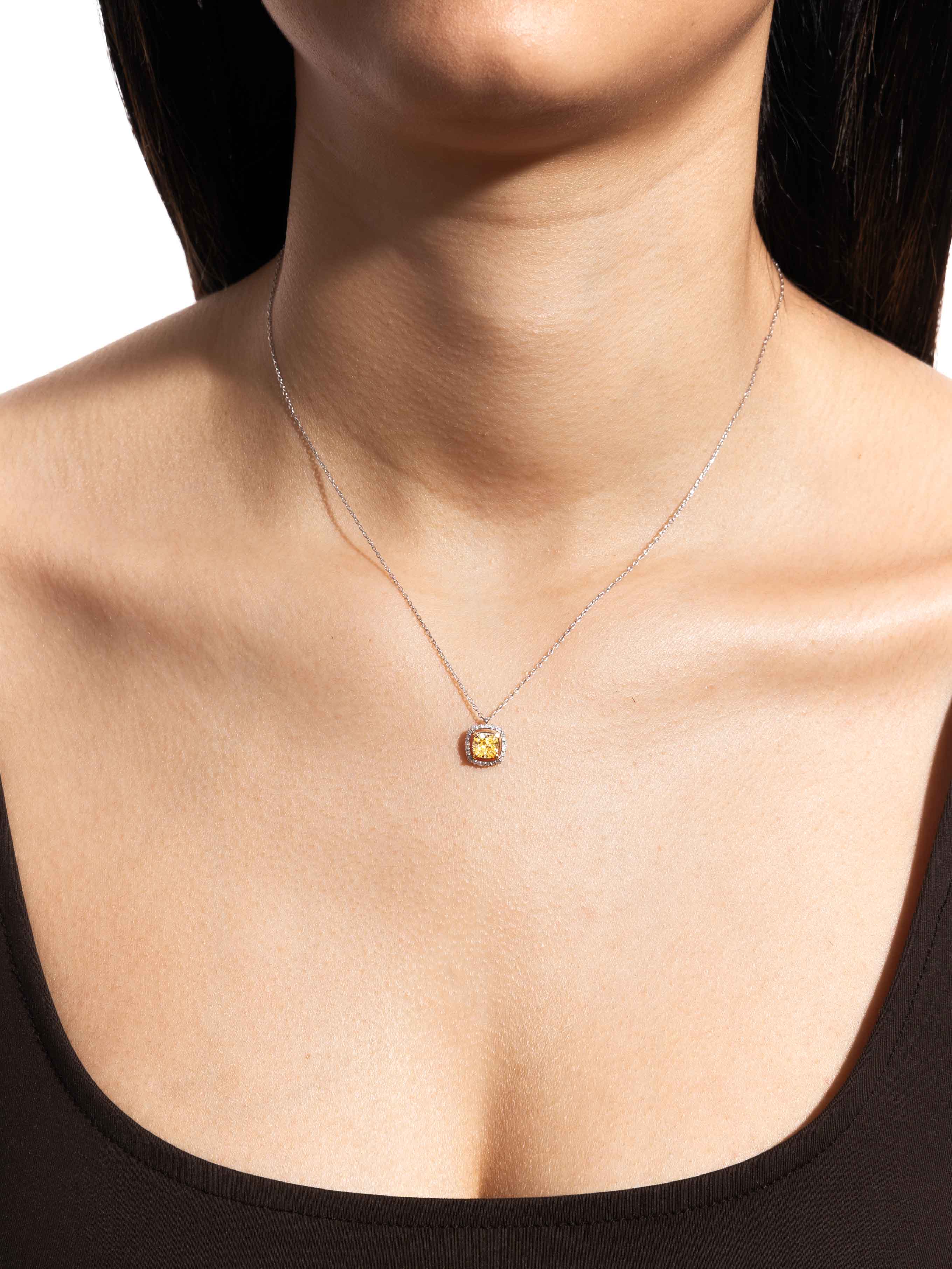 0.39 Karat Calyssa Princess Pırlanta Kolye