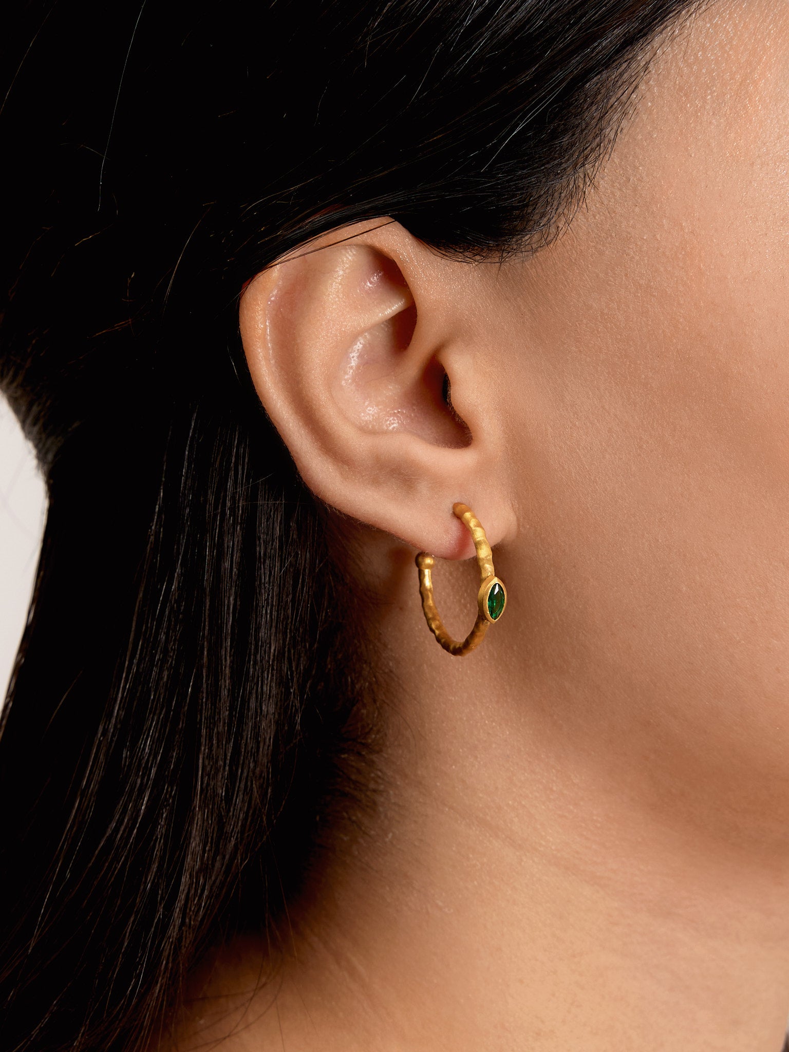 6.88 Gr. Ravencrest Emerald Hoop Küpe