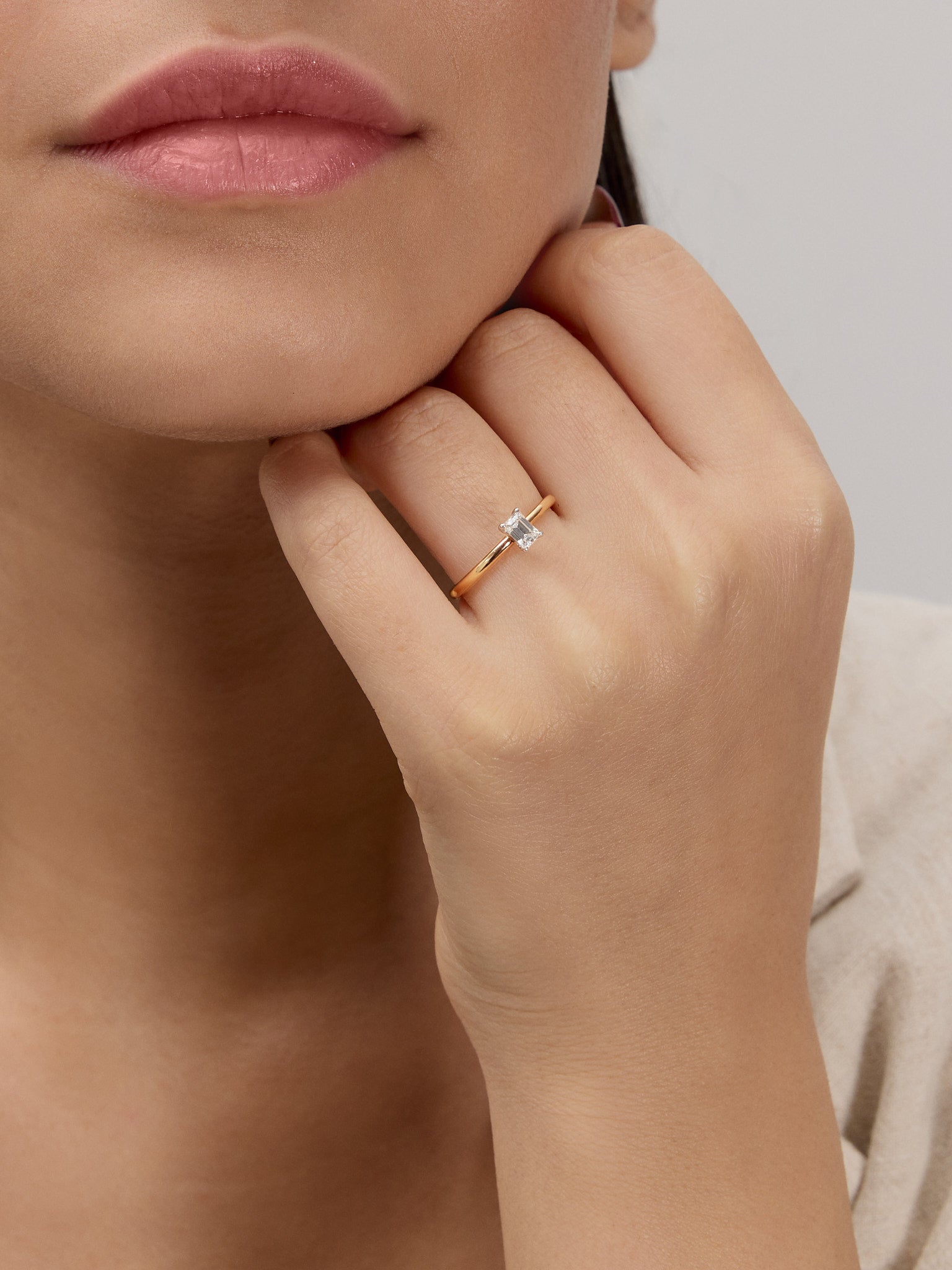 0.32 Karat Radiara Pırlanta Baget Yüzük