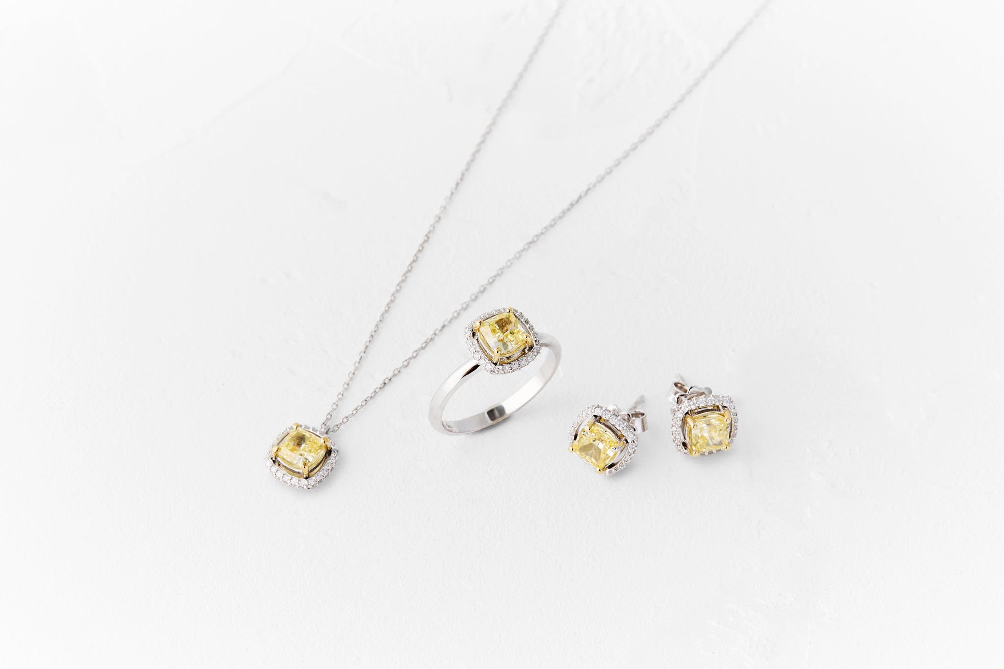 0.39 Karat Calyssa Princess Pırlanta Kolye