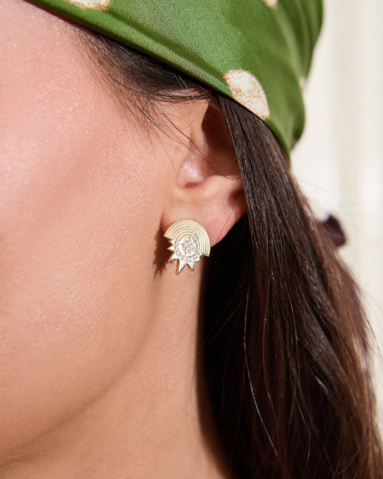 4.01 Gr. The Sun Altın Stud Küpe