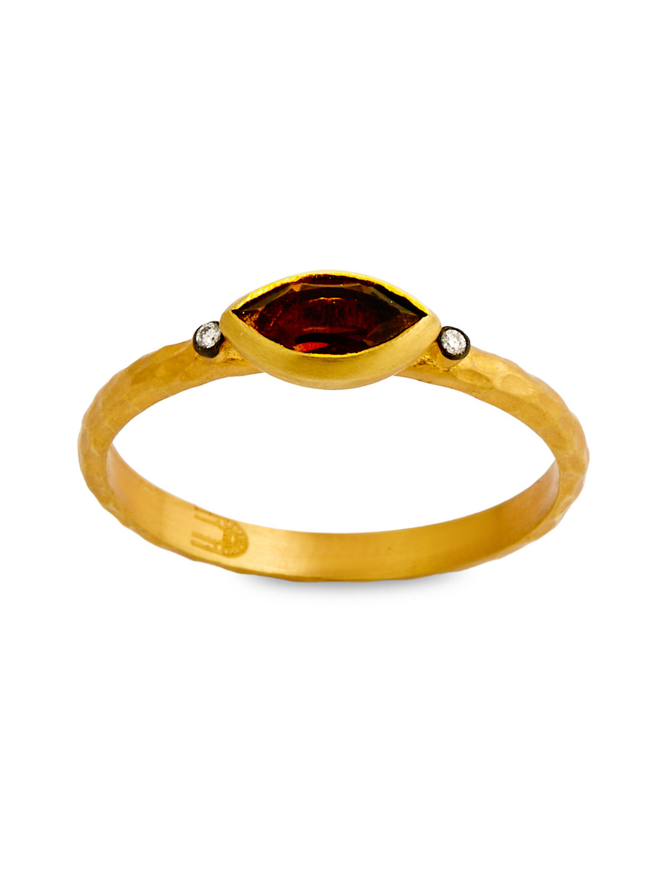 0.06 Karat Esma Pırlanta Yüzük