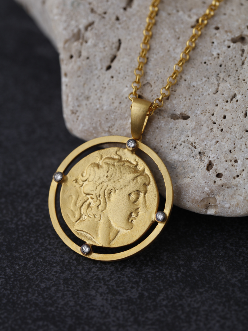 Golden Caesar Kolye