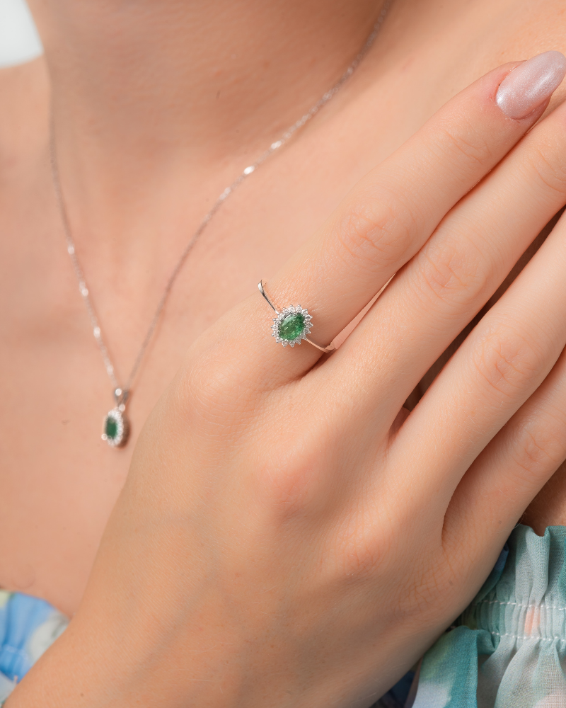 0.56 Karat Bush Pırlanta Zümrüt Kolye