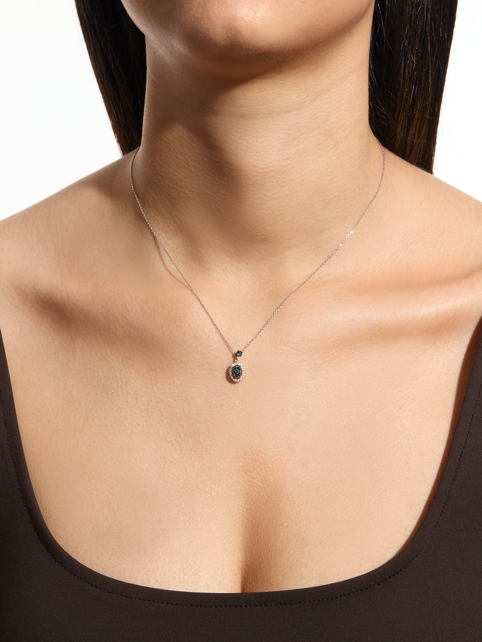 Blue Diamond Oval Kolye