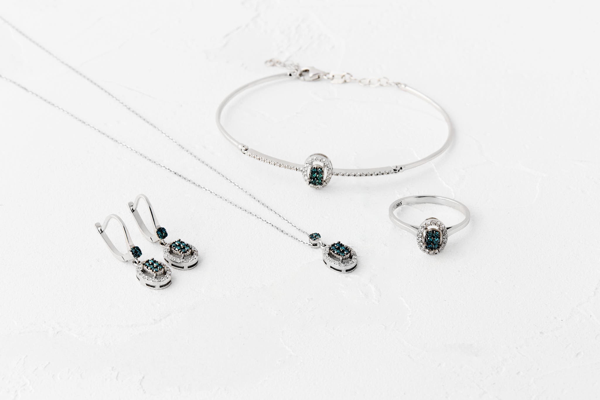 Blue Diamond Oval Yüzük