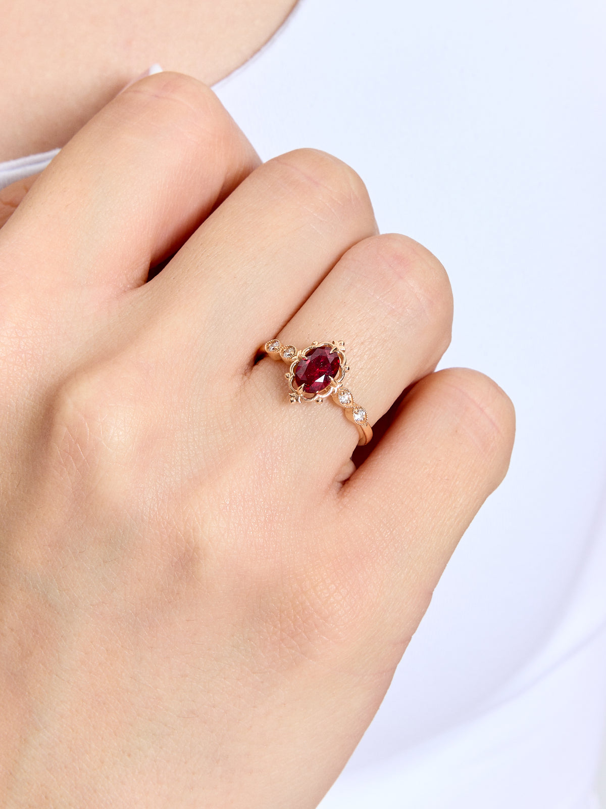 0.57 Karat Monroal Yakut Oval Yüzük