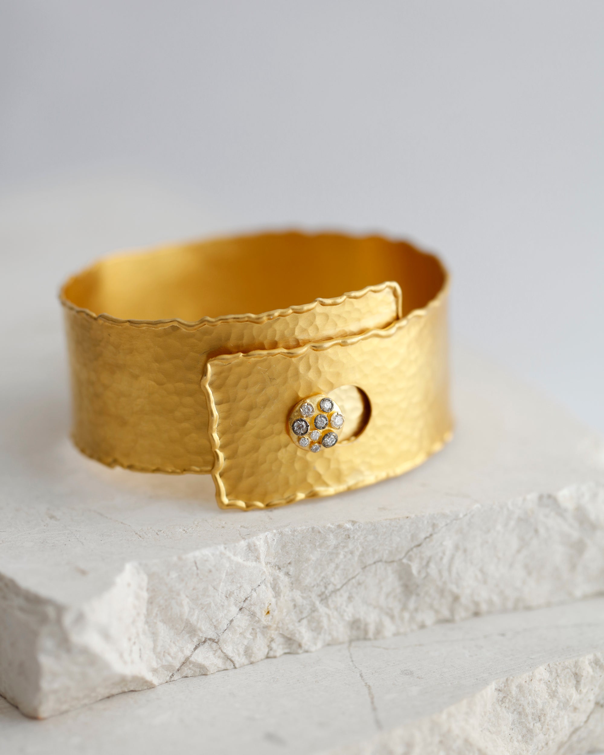 39.03 Gr. Kelvess Corsage Pırlanta Bileklik