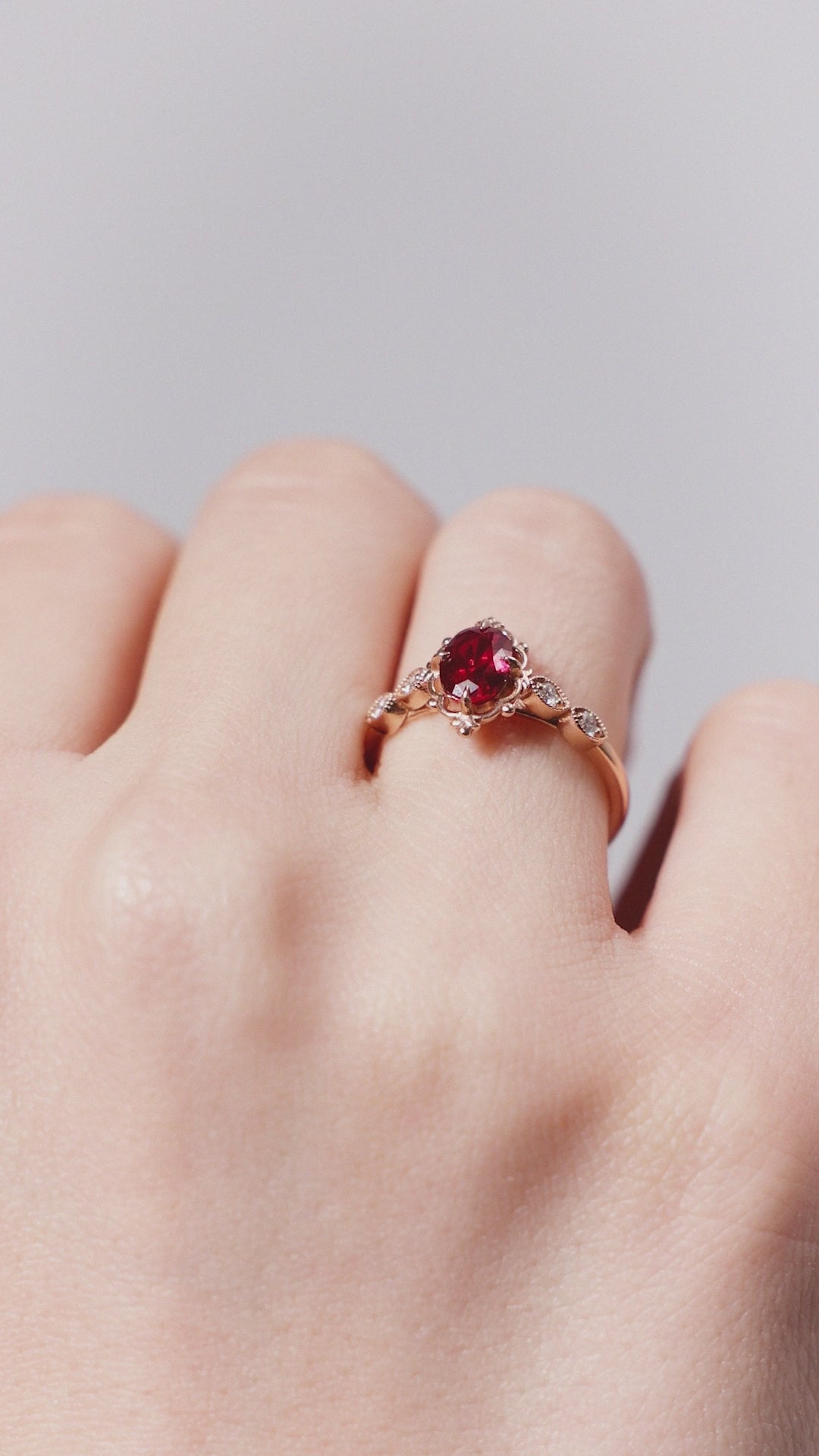 0.57 Karat Monroal Yakut Oval Yüzük